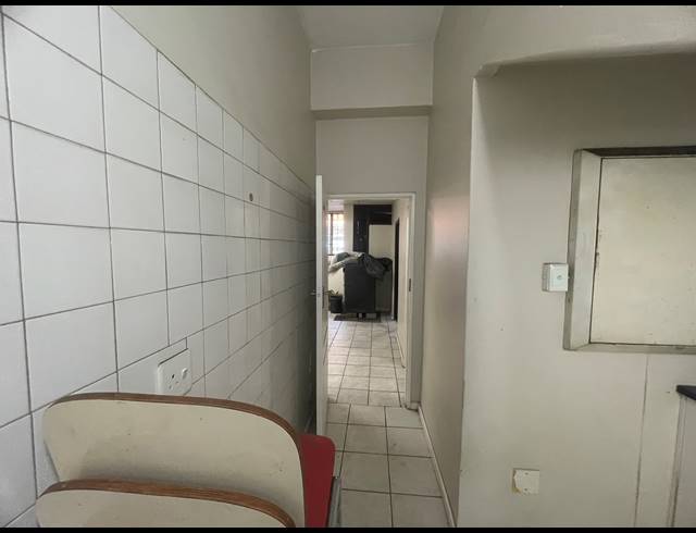 260M² BUSINESS TO LET IN CONGELLA